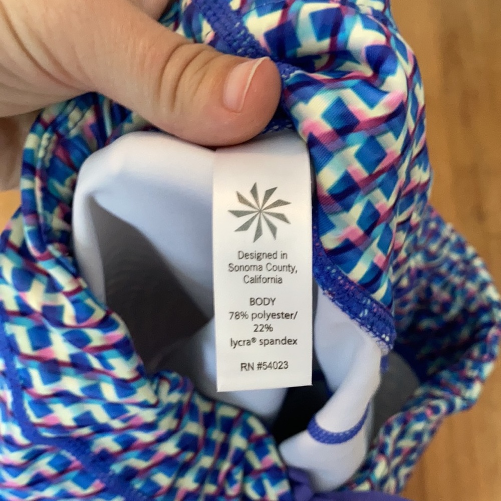 Athleta Vivid Sonar Capri size medium. - Picture 9 of 9